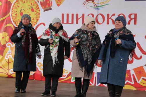 Алексеевцы с размахом отметили Масленицу, собравшись на Соборной площади для проводов зимы