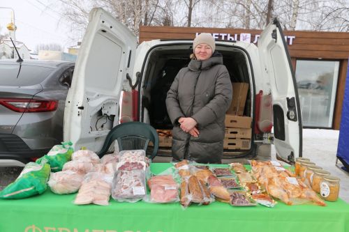 Алексеевцы с размахом отметили Масленицу, собравшись на Соборной площади для проводов зимы