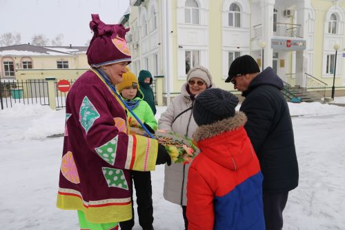 Алексеевцы с размахом отметили Масленицу, собравшись на Соборной площади для проводов зимы