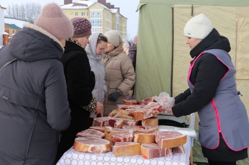 Алексеевцы с размахом отметили Масленицу, собравшись на Соборной площади для проводов зимы