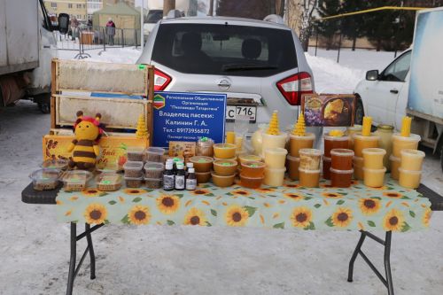Алексеевцы с размахом отметили Масленицу, собравшись на Соборной площади для проводов зимы