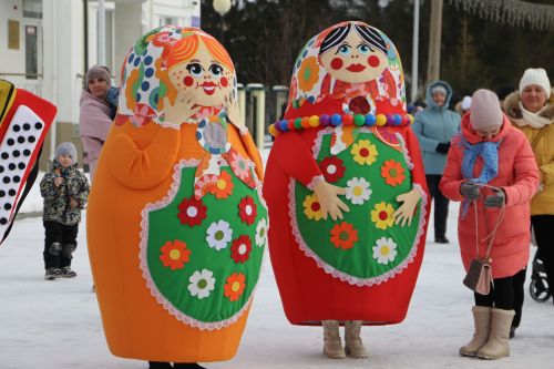 Алексеевцы с размахом отметили Масленицу, собравшись на Соборной площади для проводов зимы