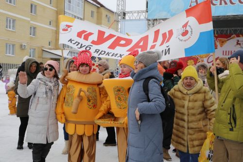 Алексеевцы с размахом отметили Масленицу, собравшись на Соборной площади для проводов зимы