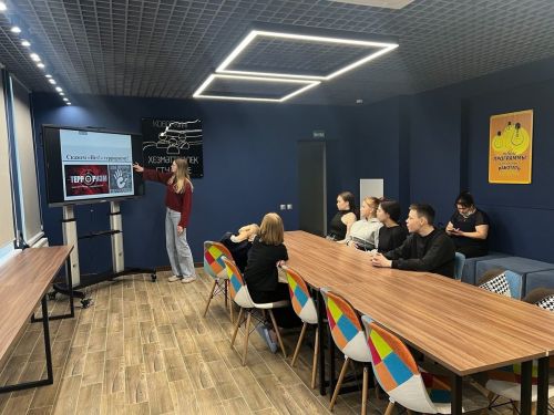 Ребята из приюта «Забота» обсудили безопасность и создали картины