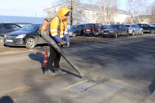 В Алексеевском районе стартовал сезонный ремонт дорог