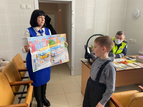 Будущим мамам Алексеевского напомнили о правилах безопасности на дорогах перед 8 Марта