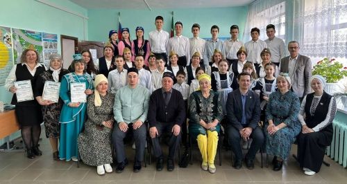 В Среднетиганской школе наградили активных популяризаторов родного края
