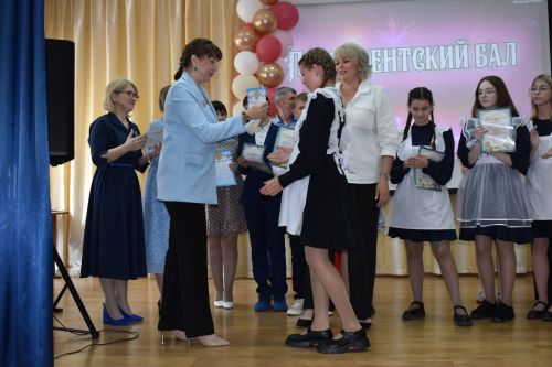 В Алексеевской школе №2 наградили лучших учеников