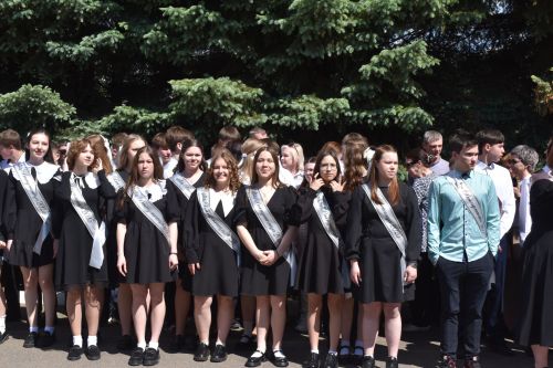 Выпускники Алексеевской школы №3 попрощались со школой
