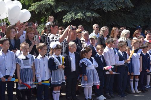 Выпускники Алексеевской школы №3 попрощались со школой