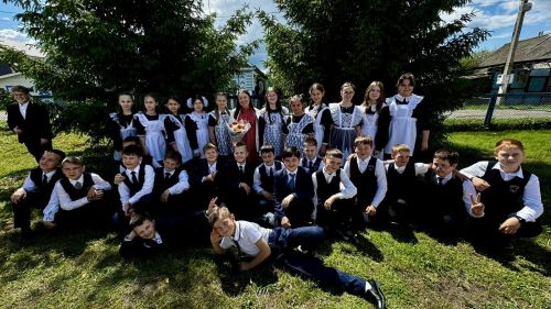 Торжественные последние звонки прозвучали в школах района