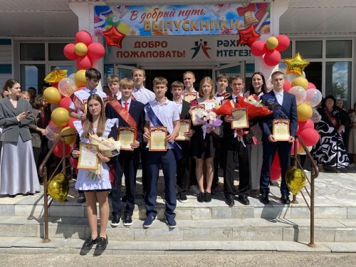 Торжественные последние звонки прозвучали в школах района