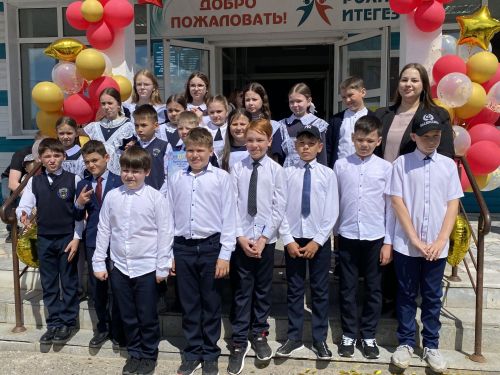 Торжественные последние звонки прозвучали в школах района