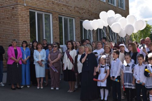 Выпускники Алексеевской школы №3 попрощались со школой