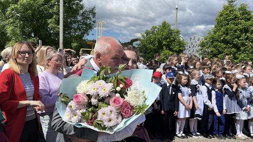 В Алексеевской школе №1 прошла торжественная линейка, посвящённая последнему звонку