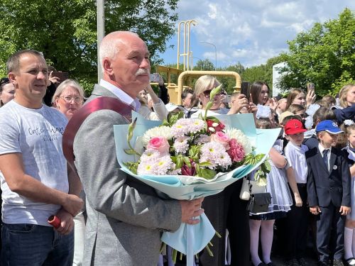 В Алексеевской школе №1 прошла торжественная линейка, посвящённая последнему звонку