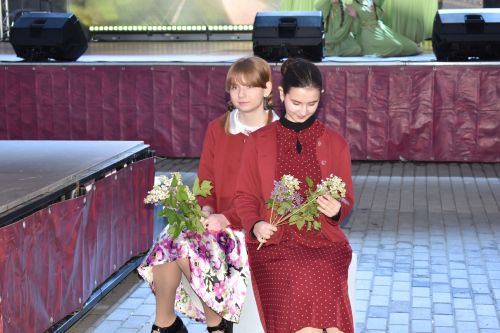 Красочный салют и звонкие песни: как Алексеевский район отметил 9 Мая