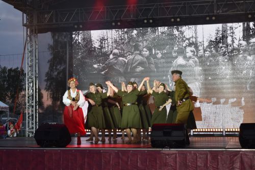 Красочный салют и звонкие песни: как Алексеевский район отметил 9 Мая