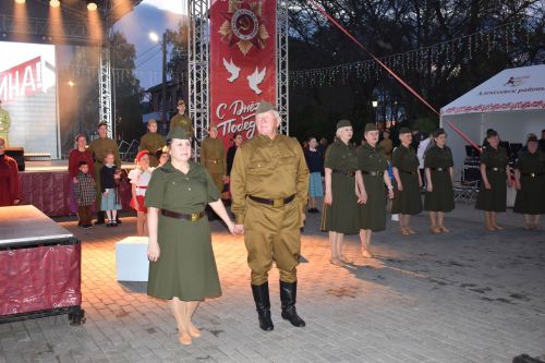Красочный салют и звонкие песни: как Алексеевский район отметил 9 Мая