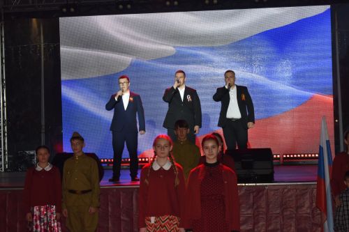 Красочный салют и звонкие песни: как Алексеевский район отметил 9 Мая