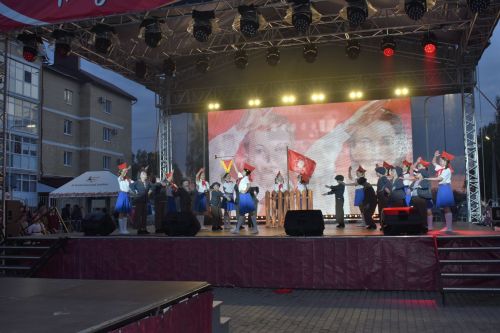 Красочный салют и звонкие песни: как Алексеевский район отметил 9 Мая