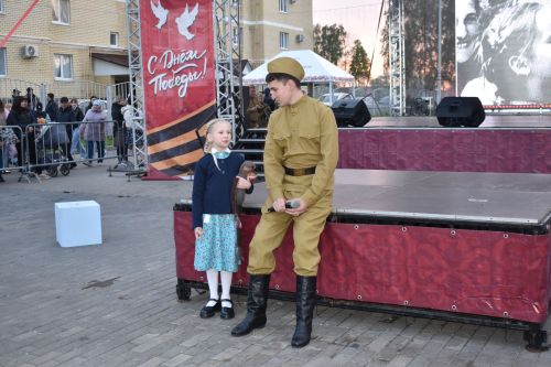 Красочный салют и звонкие песни: как Алексеевский район отметил 9 Мая