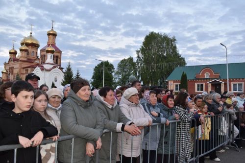 Красочный салют и звонкие песни: как Алексеевский район отметил 9 Мая