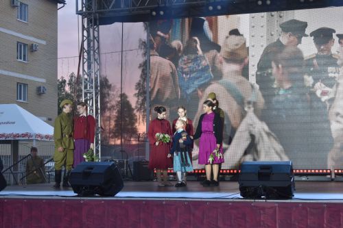 Красочный салют и звонкие песни: как Алексеевский район отметил 9 Мая