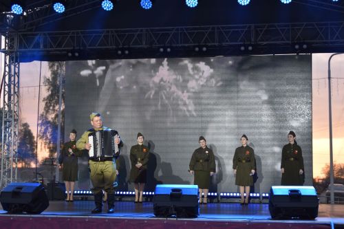 Красочный салют и звонкие песни: как Алексеевский район отметил 9 Мая