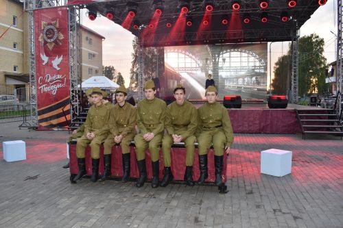 Красочный салют и звонкие песни: как Алексеевский район отметил 9 Мая