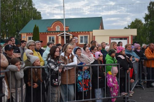 Красочный салют и звонкие песни: как Алексеевский район отметил 9 Мая