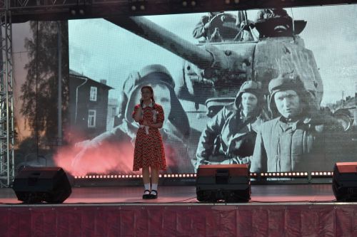 Красочный салют и звонкие песни: как Алексеевский район отметил 9 Мая