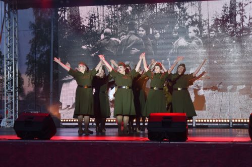 Красочный салют и звонкие песни: как Алексеевский район отметил 9 Мая