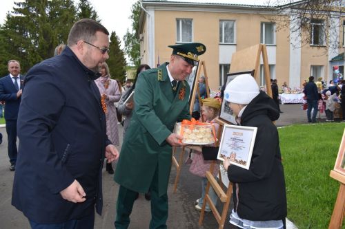 Митинг в честь 80-летия Победы объединил поколения в Алексеевском