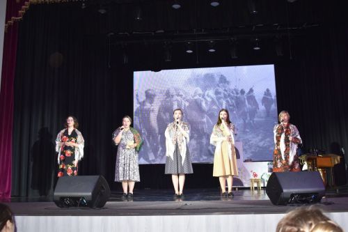 Алексеевский район отметил 80-летие Победы спектаклем и фотовыставкой