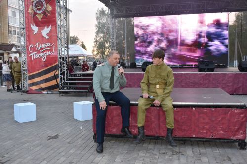 Красочный салют и звонкие песни: как Алексеевский район отметил 9 Мая