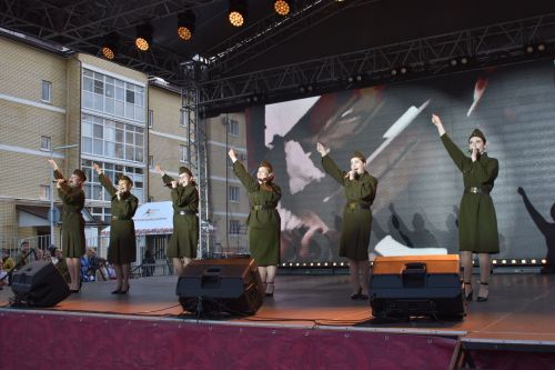 Красочный салют и звонкие песни: как Алексеевский район отметил 9 Мая