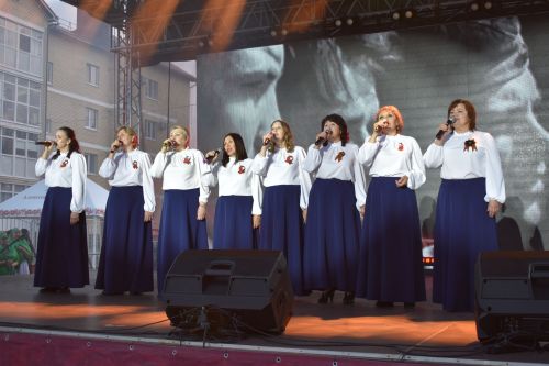 Красочный салют и звонкие песни: как Алексеевский район отметил 9 Мая