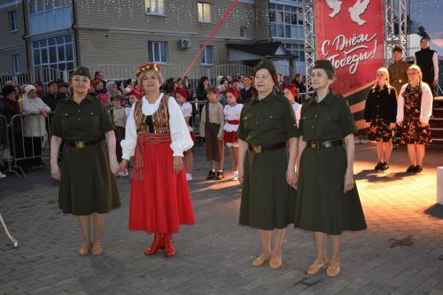 Красочный салют и звонкие песни: как Алексеевский район отметил 9 Мая