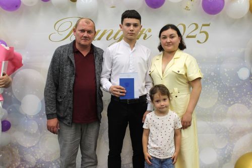 Алексеевские школьники получили аттестаты