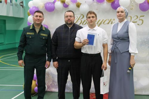 Алексеевские школьники получили аттестаты