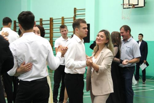 Алексеевские школьники получили аттестаты
