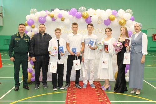 Алексеевские школьники получили аттестаты