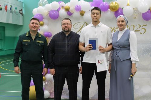 Алексеевские школьники получили аттестаты