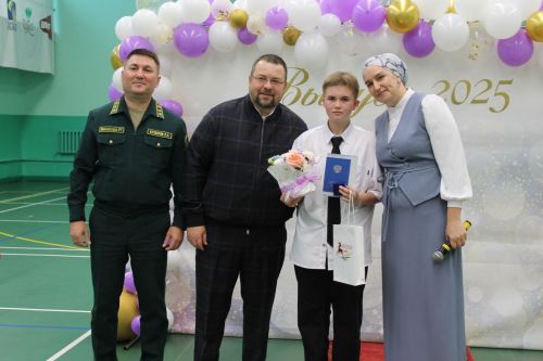 Алексеевские школьники получили аттестаты