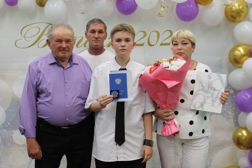 Алексеевские школьники получили аттестаты