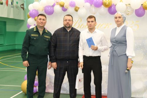 Алексеевские школьники получили аттестаты