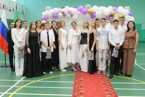 Алексеевские школьники получили аттестаты