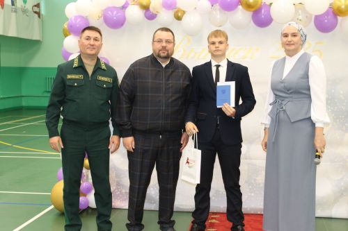Алексеевские школьники получили аттестаты