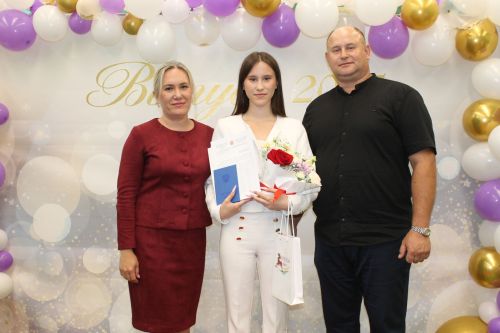 Алексеевские школьники получили аттестаты